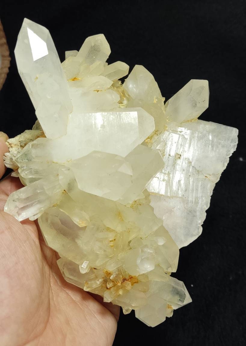 An amazing specimen terminated quartz crystals with faden and chlorite inclusions 639 grams