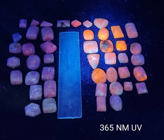 45 pieces Tenebrescent UV reactive fluorescent Hackmanite cabochons 850  carats