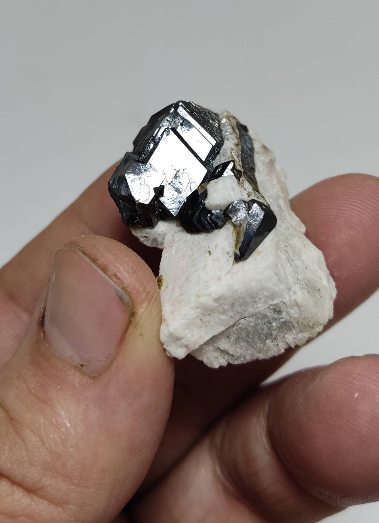 Garnet variety andradite specimen 27 grams