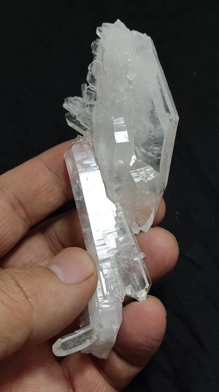 Unique shape Faden Quartz crystal 81 grams