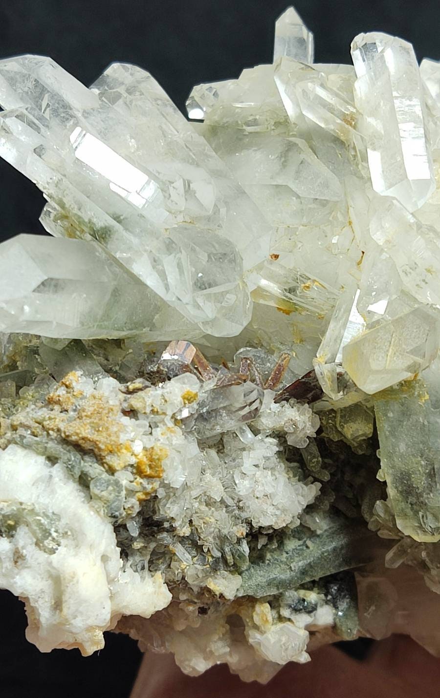 An amazing specimen of beautiful Quartz Crystal specimen with brookite and chlorite 638 grams