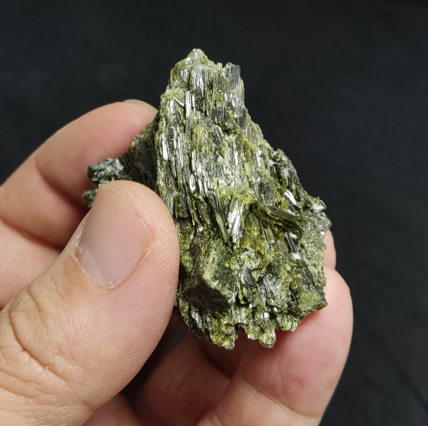 An Amazing specimen of lusterous Epidote crystal 66 grams