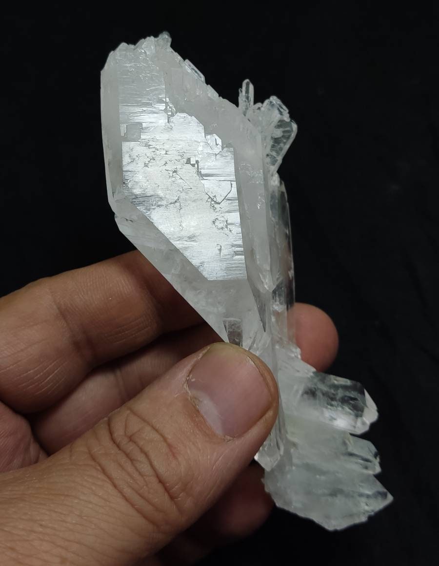 Unique shape Faden Quartz crystal 81 grams