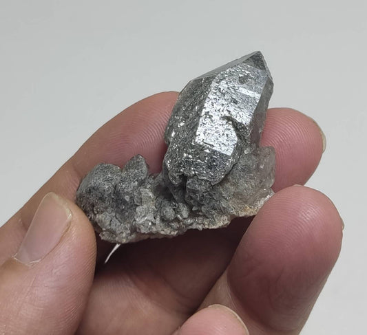 Terminated lodolite quartz 19 grams