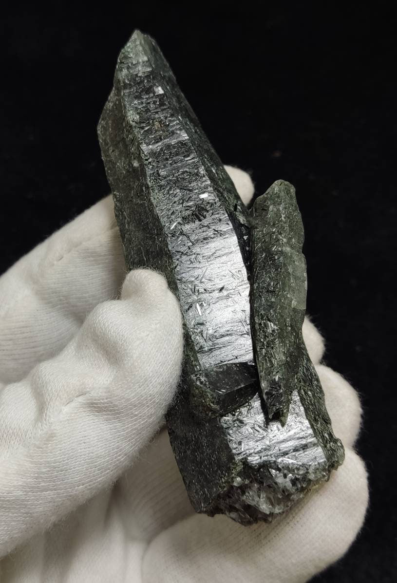 An Aesthetic Natural beautifully terminated Chlorite Quartz crystals specimen 121 grams