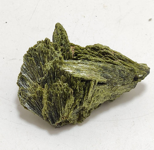 Crystal specimen of Epidote 33 grams