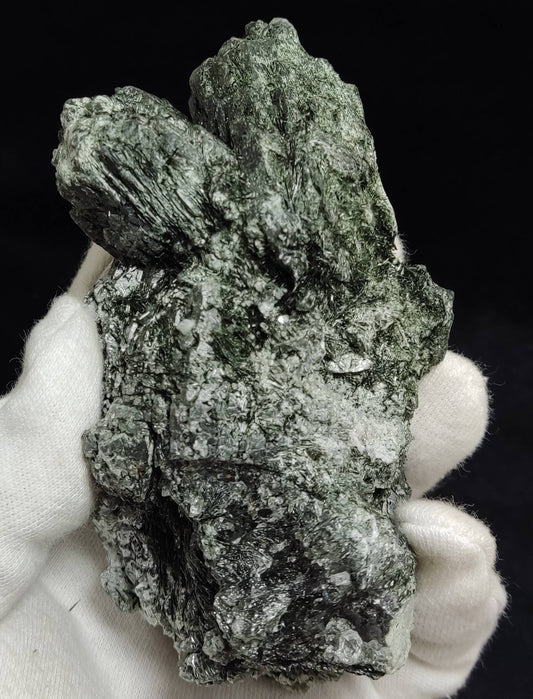 Unique Aesthetic Natural beautifully terminated Chlorite Quartz crystals specimen 458 grams