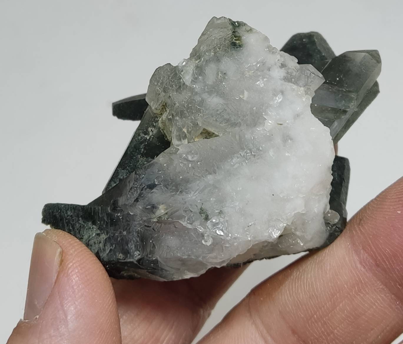 An Aesthetic Natural crystals cluster of beautifully terminated Chlorite Quartz 76 grams