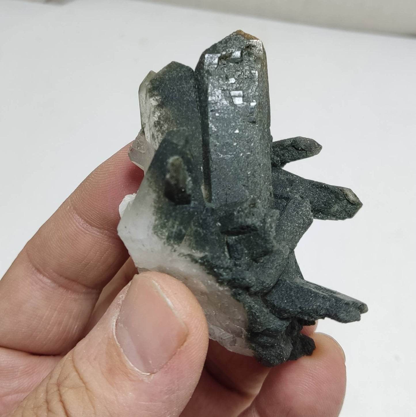 An Aesthetic Natural crystals cluster of beautifully terminated Chlorite Quartz 76 grams