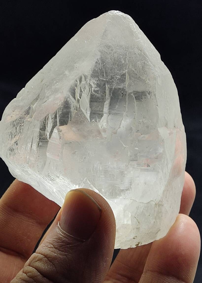 Natural clear terminated Quartz Crystal 306 grams