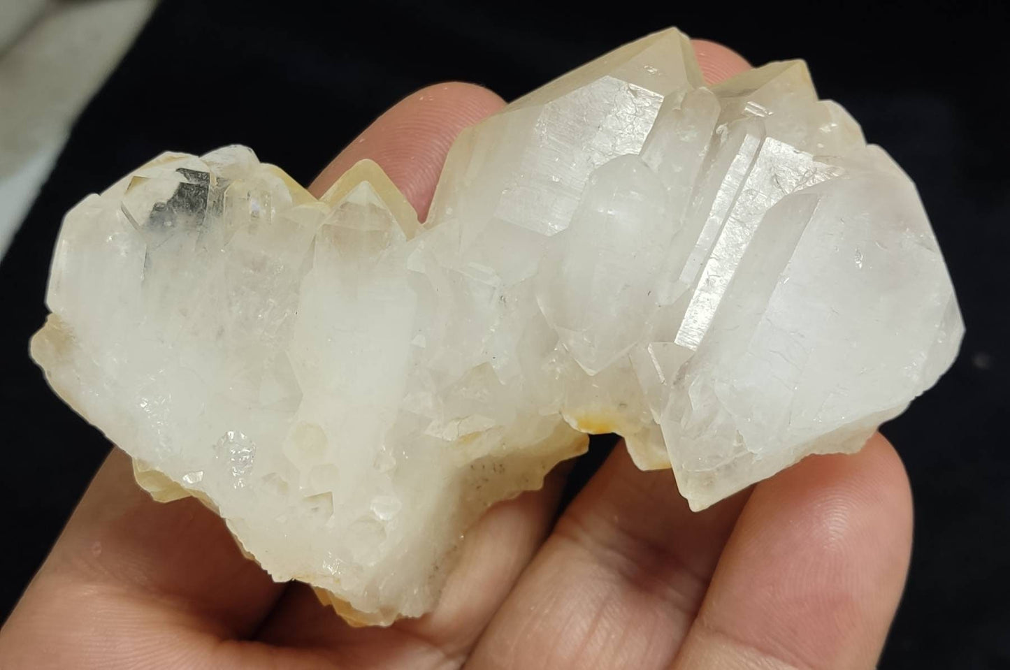 Quartz crystals cluster specimen 130 grams