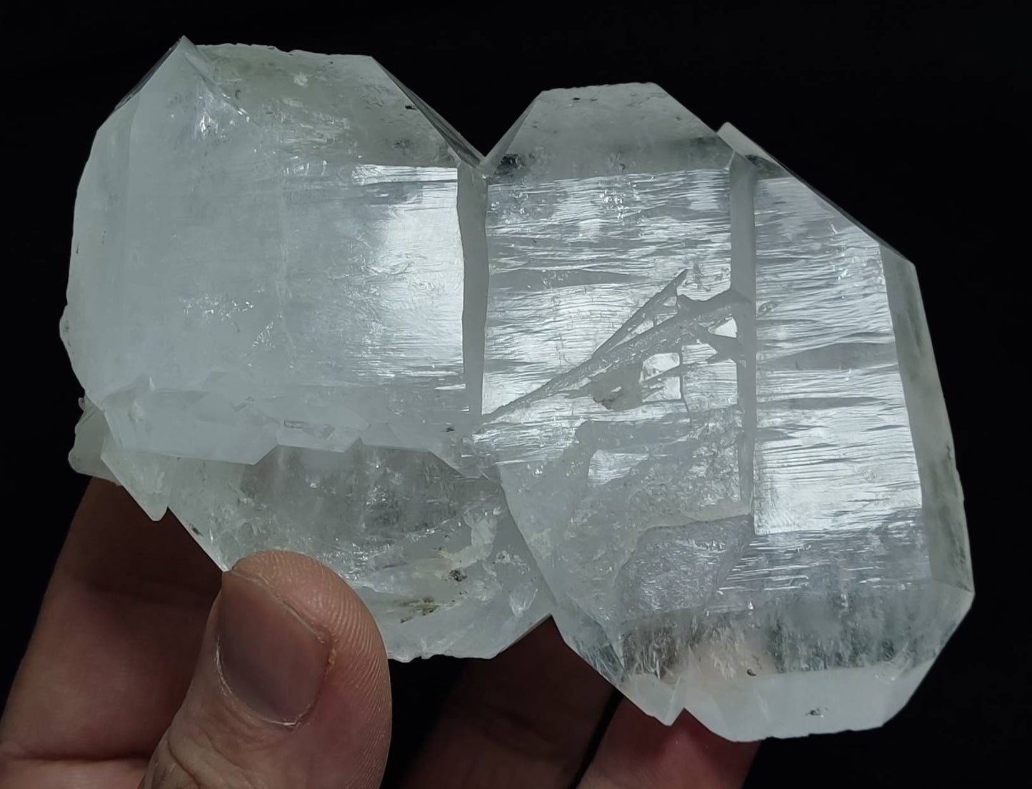 Faden Quartz crystal specimen 426 grams