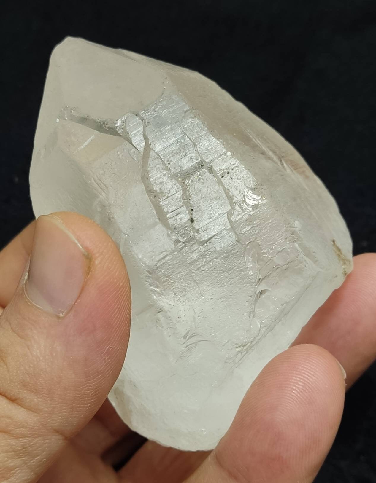 Natural clear terminated Quartz Crystal 306 grams