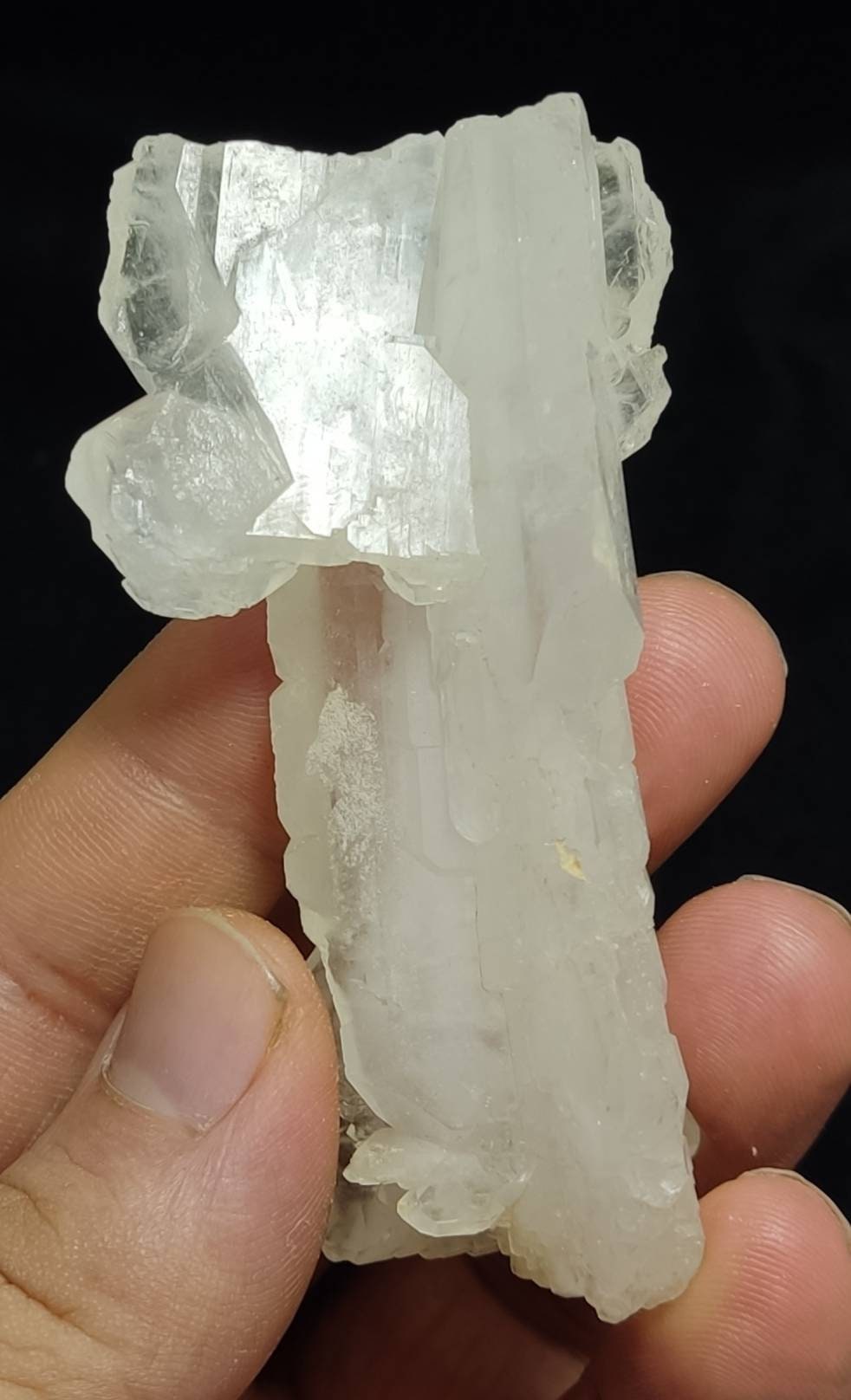 Single beautiful terminated Faden Quartz crystals specimen 72 grams
