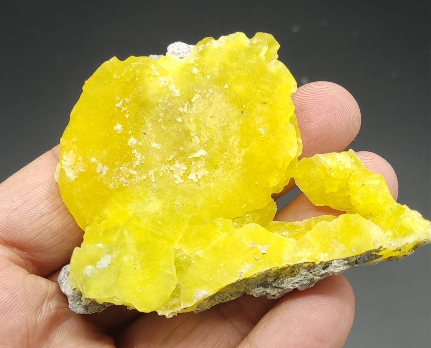 Natural yellow color Brucite crystal 61 grams