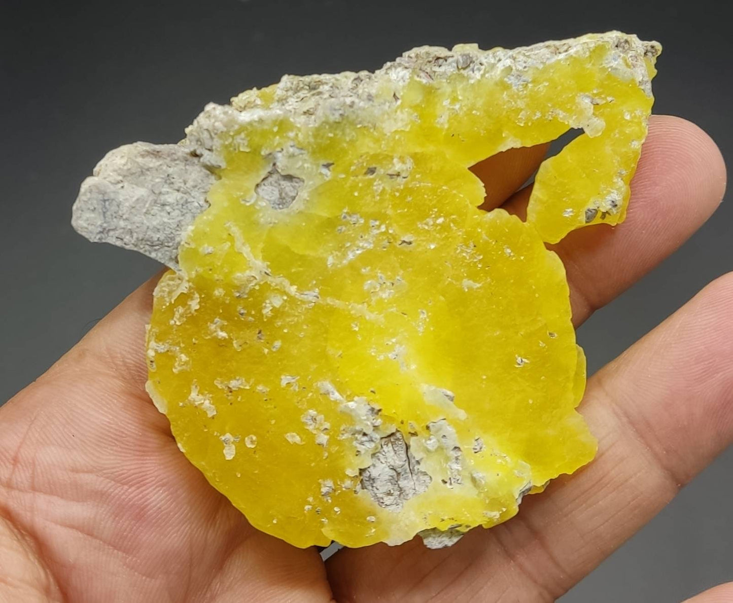 Natural yellow color Brucite crystal 61 grams