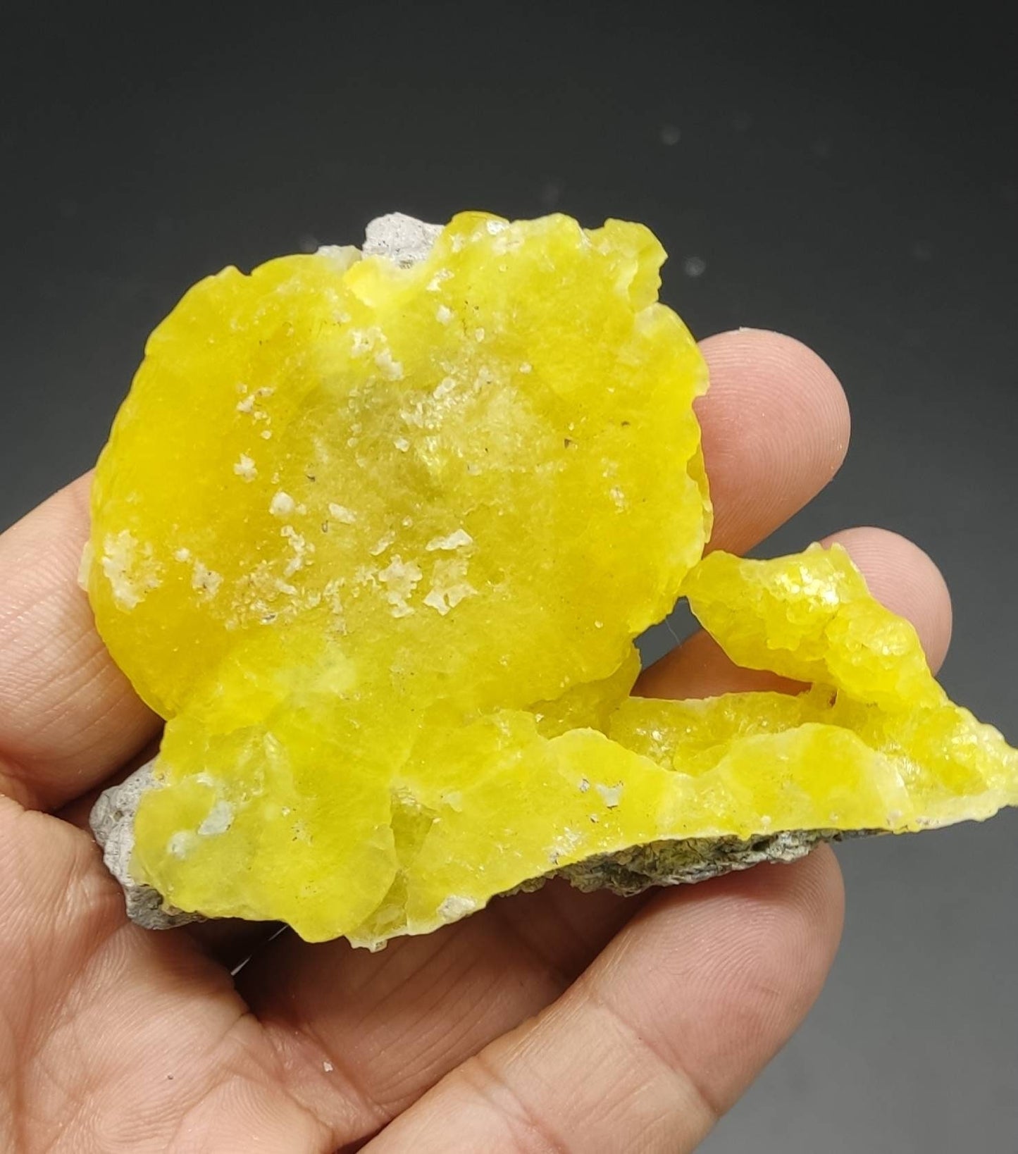 Natural yellow color Brucite crystal 61 grams