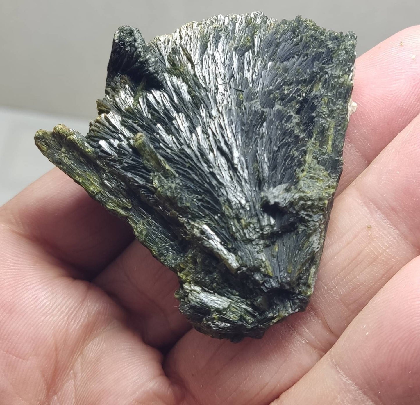 Crystal specimen of Epidote 67 grams
