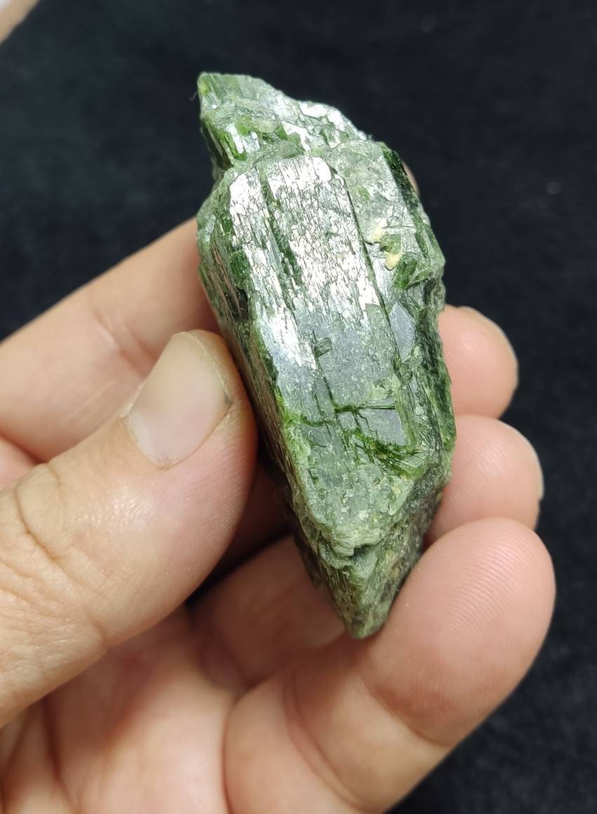 Green diopside crystal 99 grams