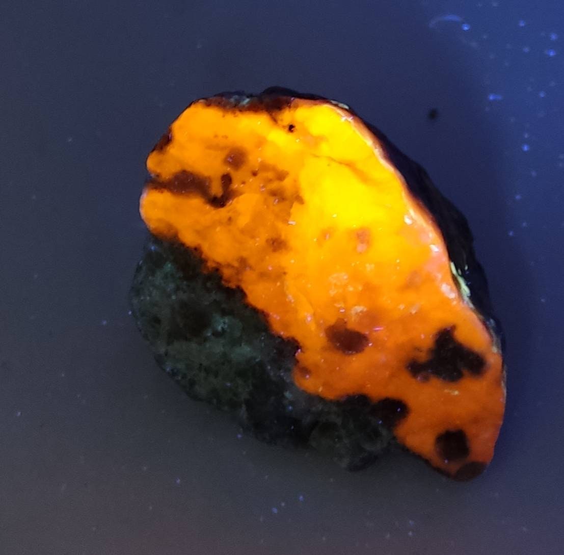 Hackmanite in matrix highly Fluorescent Tenebrescent 148 grams