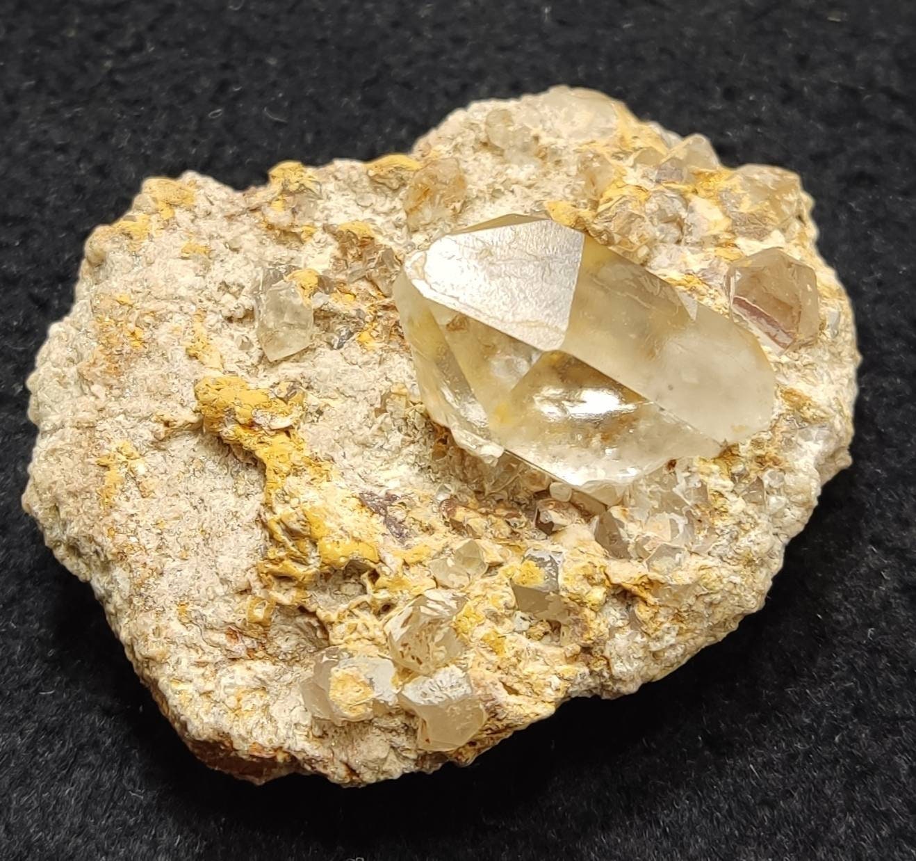 Quartz Crystal on matrix 67 grams – Latif Creations