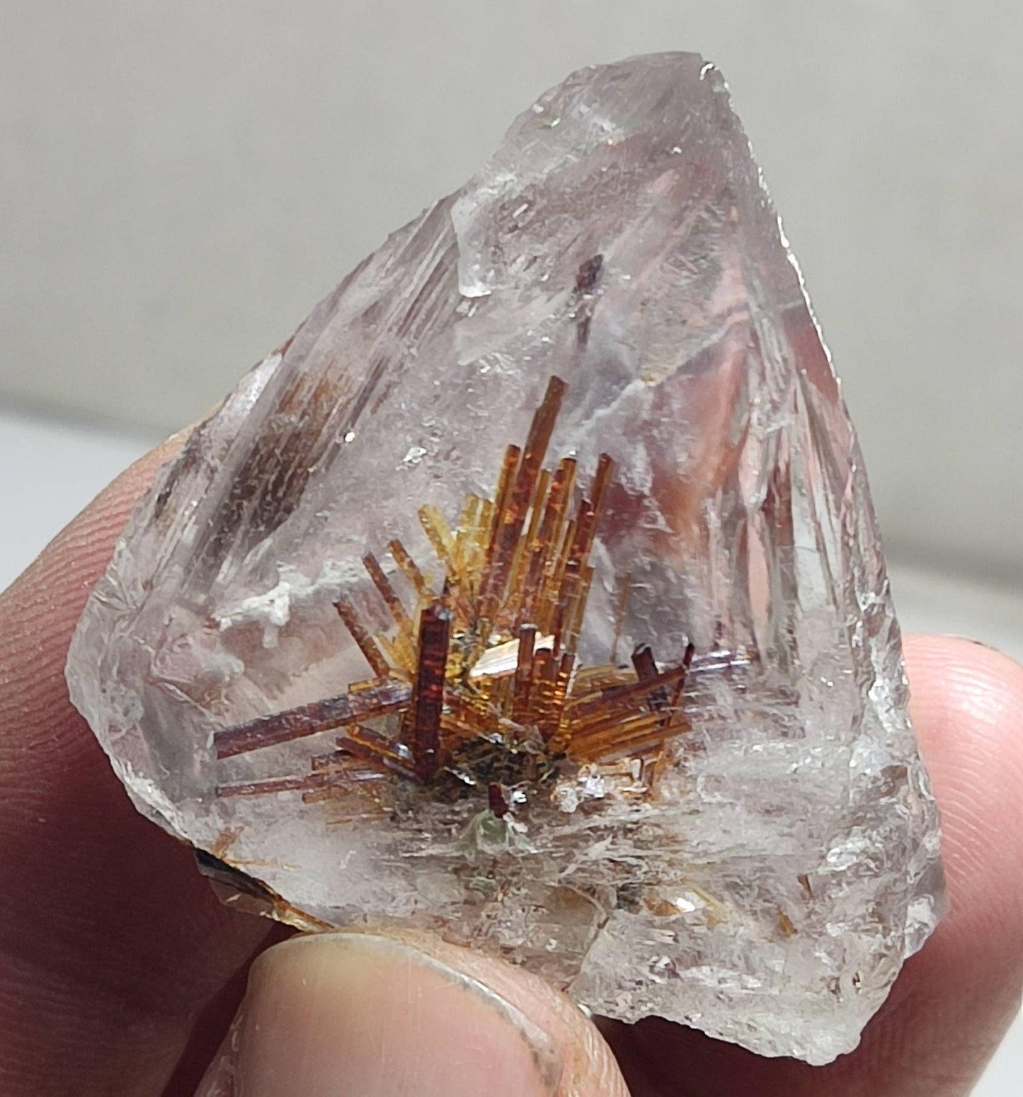 An amazing specimen of Rutile included quartz crystal 35 grams