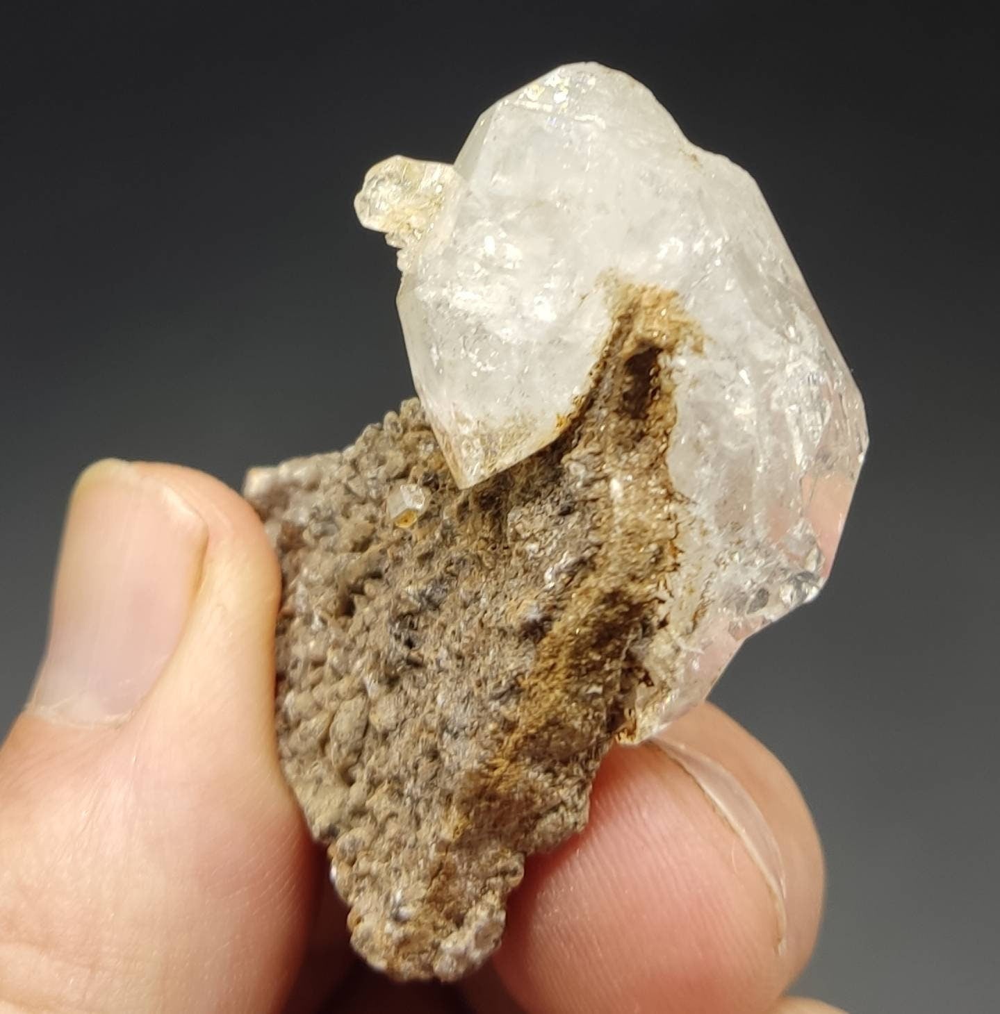 An amazing double terminated diamond like quartz crystal on matrix with calcite 19 grams