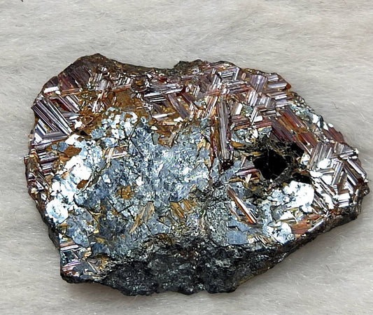 Rutile variety saginite on hematite 5 grams