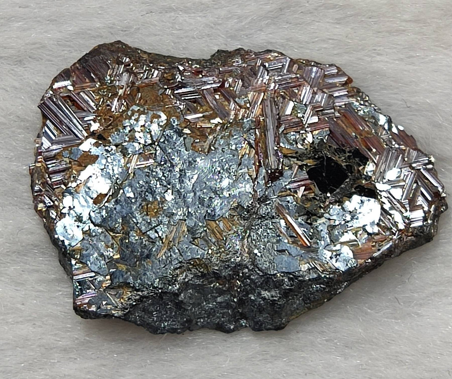 Rutile variety saginite on hematite 5 grams