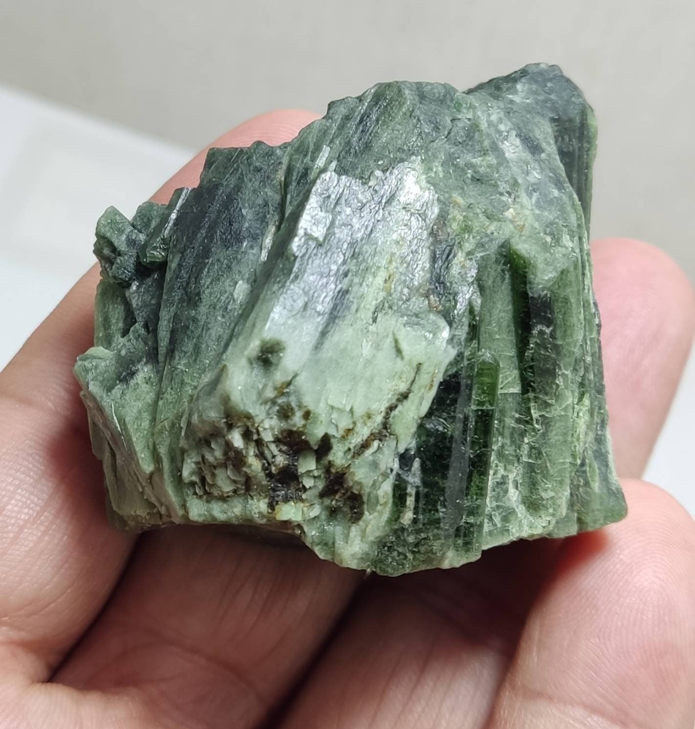 Green diopside crystal 139 grams