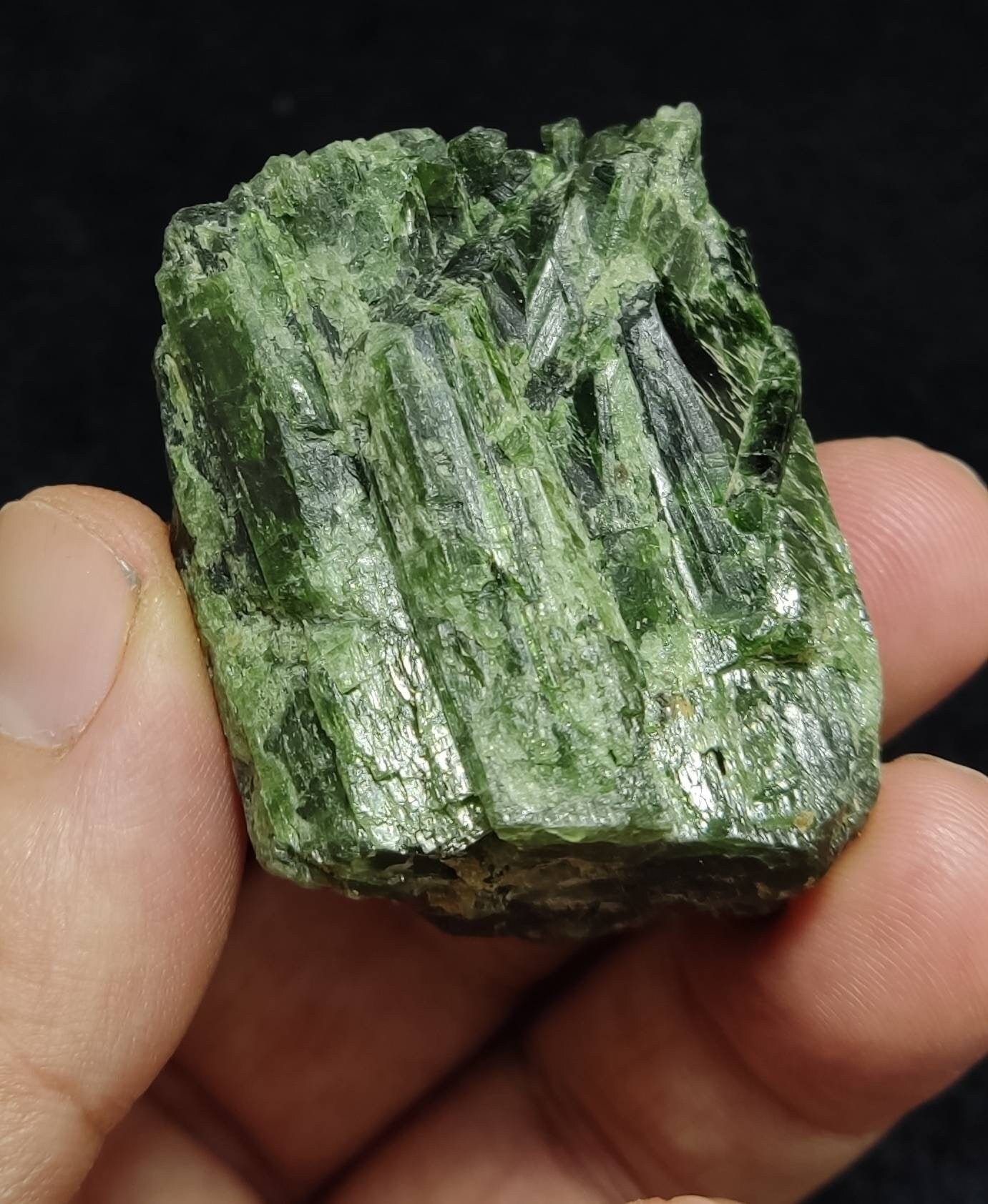 Green diopside crystal 95 grams