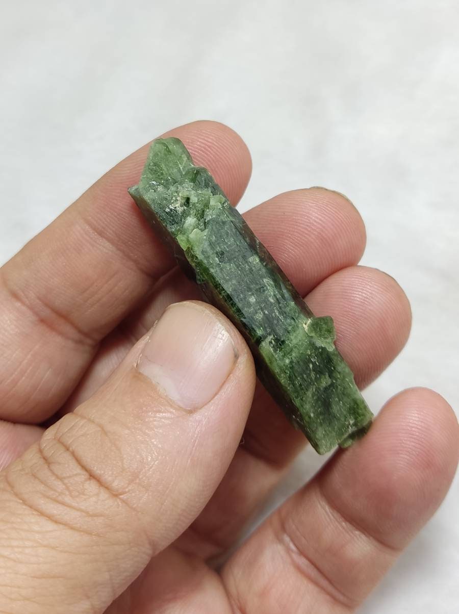 Green diopside crystal 16 grams