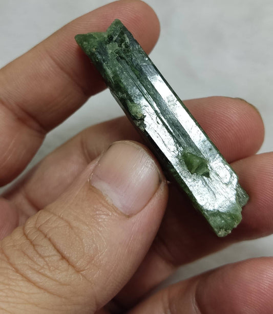 Green diopside crystal 16 grams