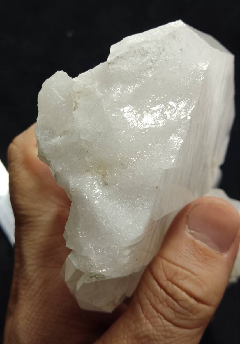 An aesthetic specimen of faden quartz crystal weighting 1kg plus