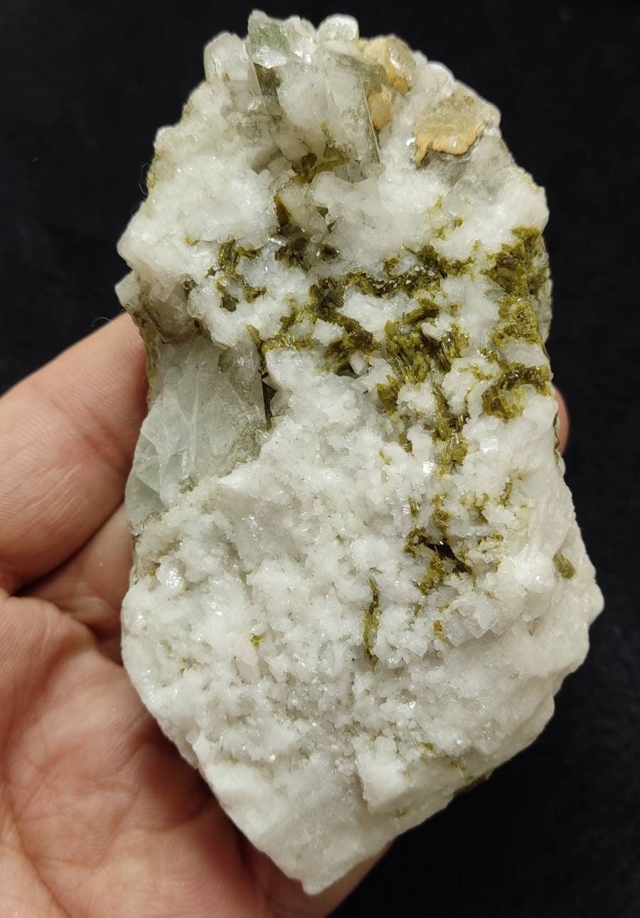 An aesthetic specimen of feldspar with calcite and epidotes 287 grams