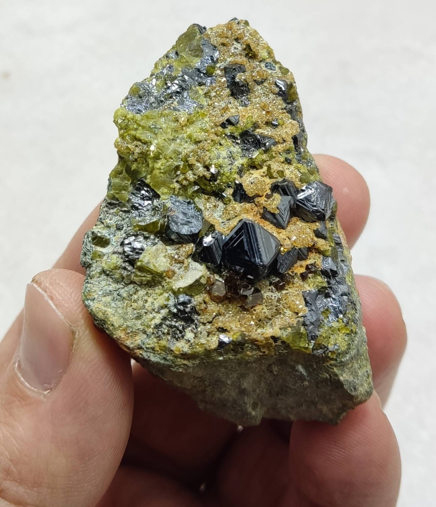 Magnetite with epidotes 85 grams