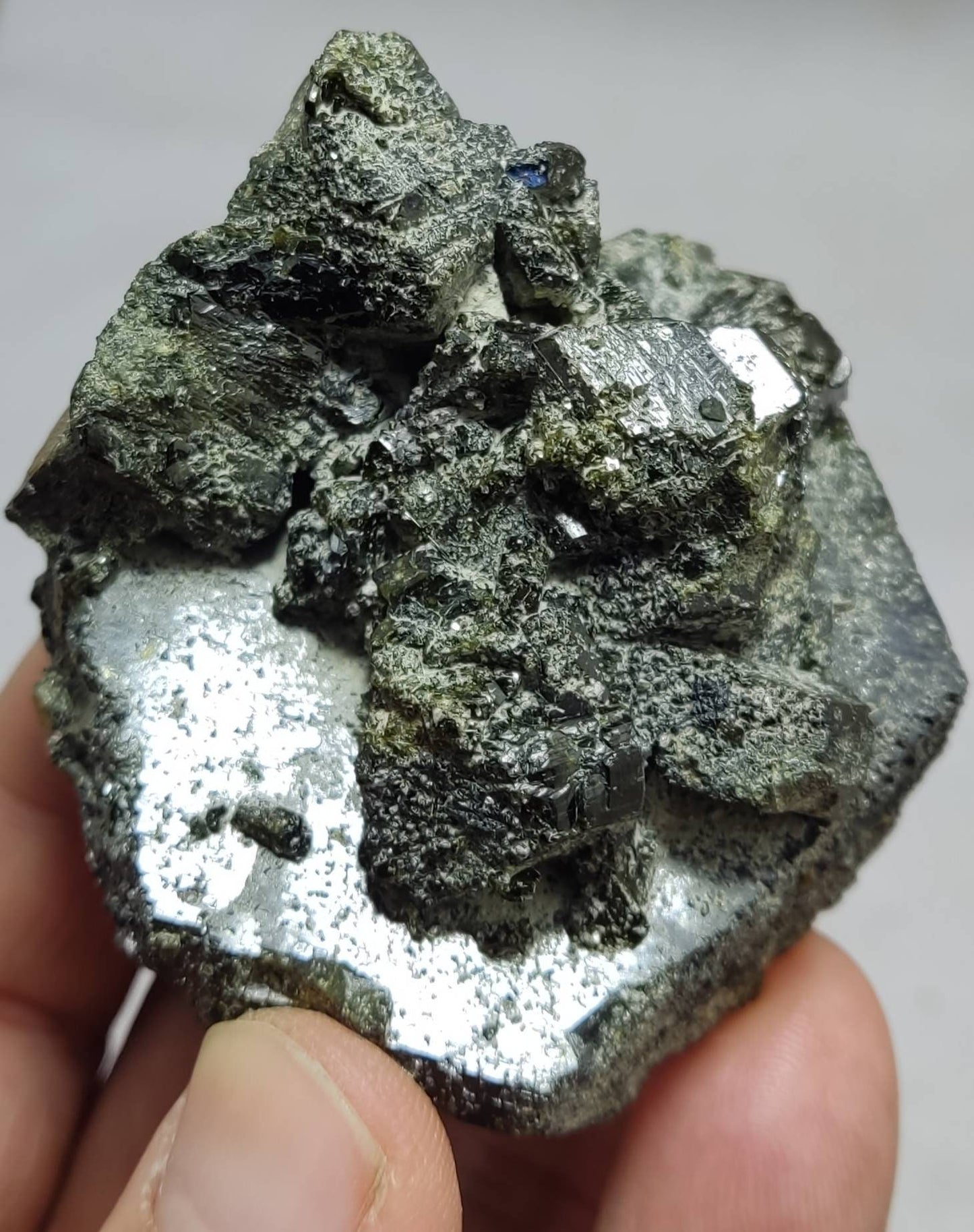 Dark green color lusterous Epidote crystal 193 grams