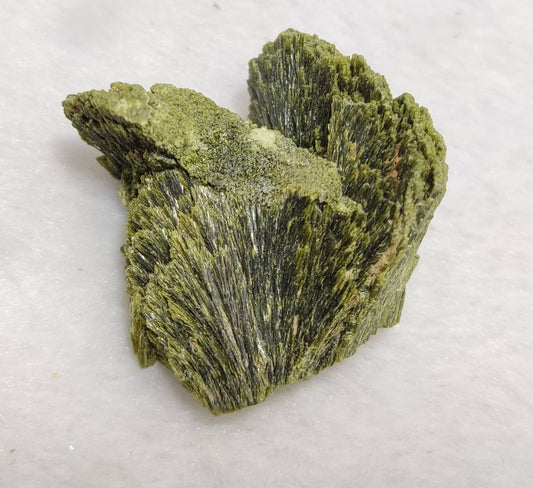 Crystal specimen of Epidote 34 grams