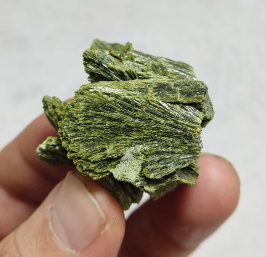 Crystal specimen of Epidote 41 grams