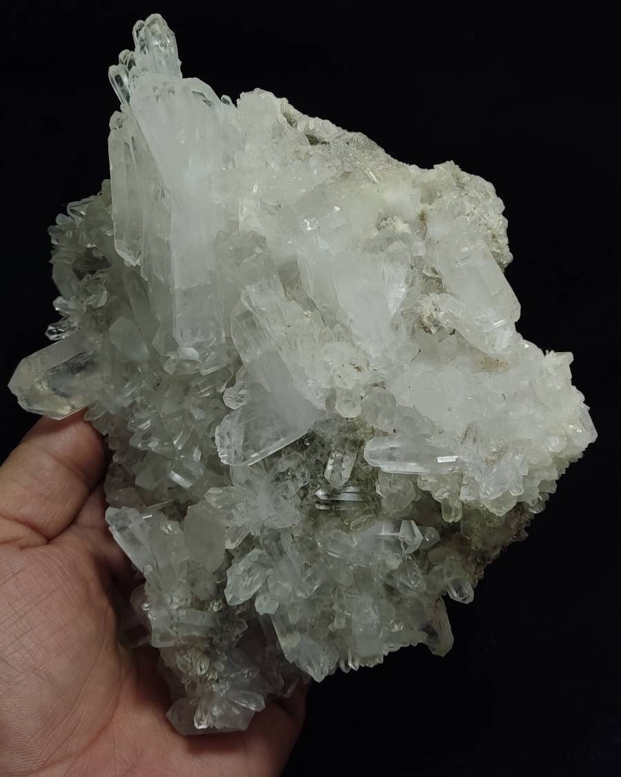 Natural Specimen of Terminated Quartz cluster 970 grams