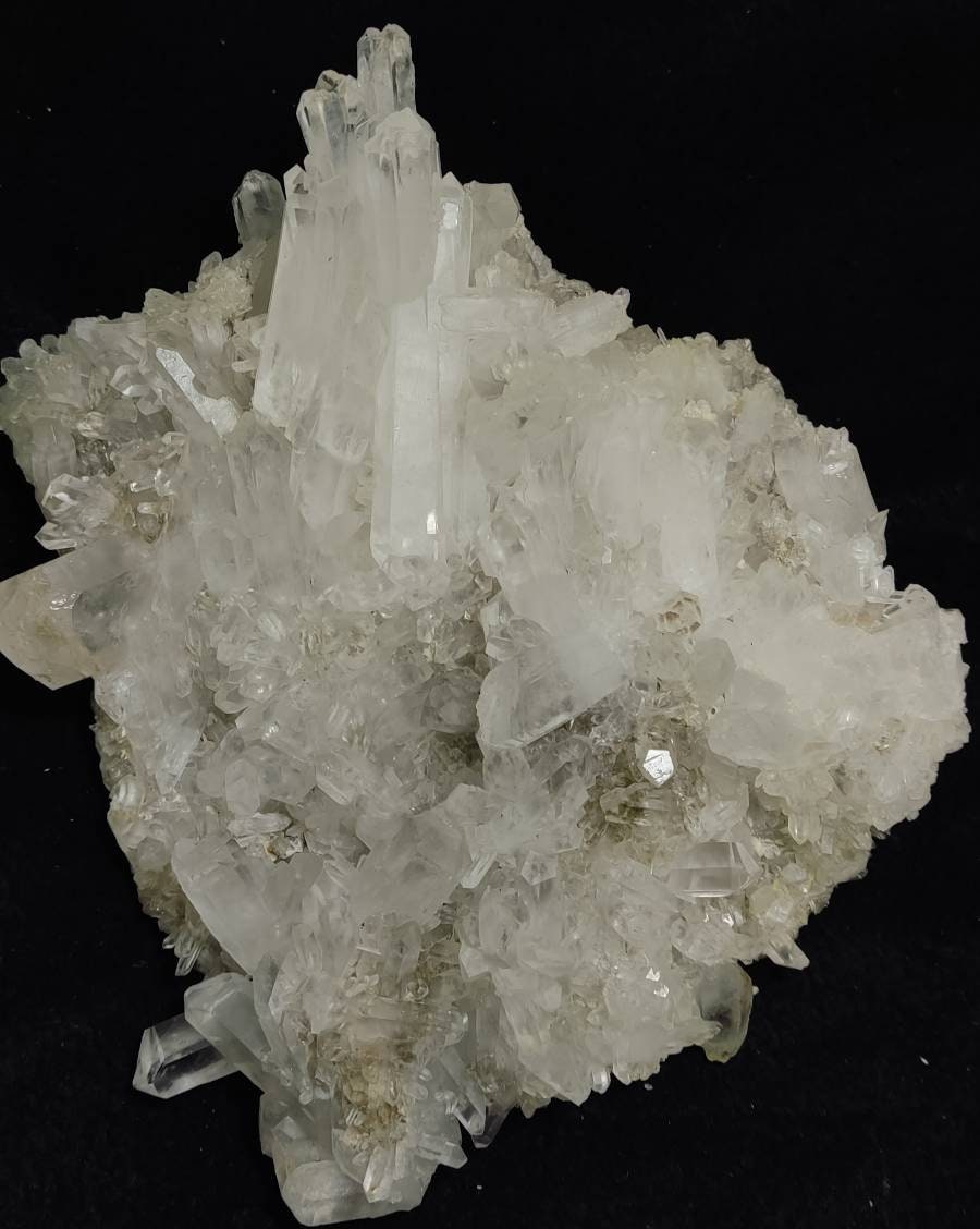 Natural Specimen of Terminated Quartz cluster 970 grams