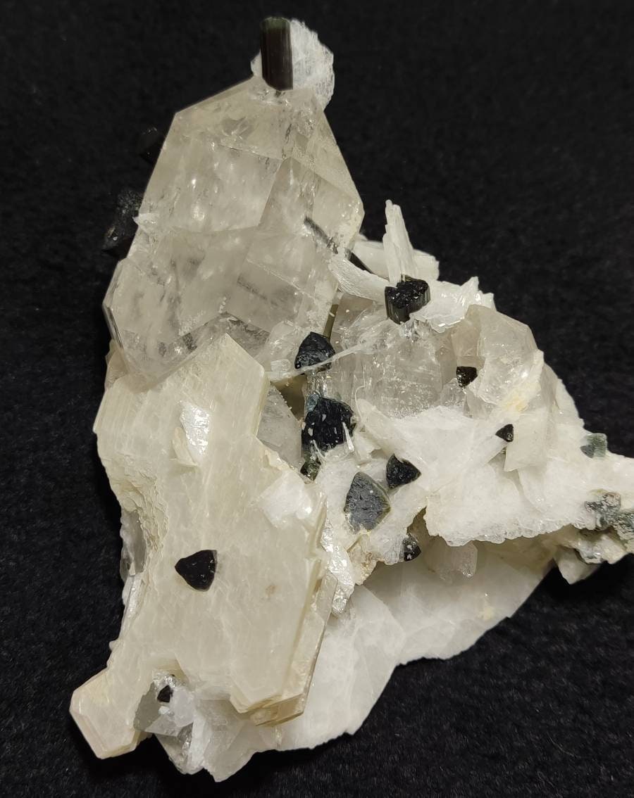 Single amazing Green cap Tourmaline crystals on matrix with quartz, Muscovite and Albite 263 grams