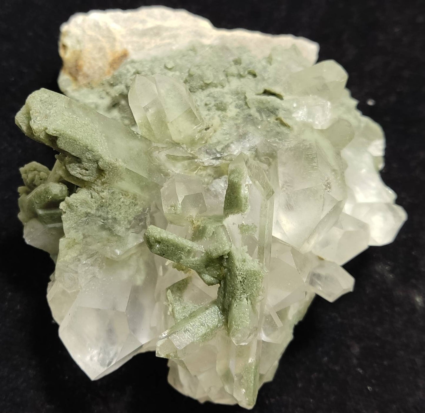 Terminated Chlorite Quartz crystals cluster 210 grams