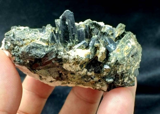 Single beautiful aesthetic aegirine crystals specimen 211 grams
