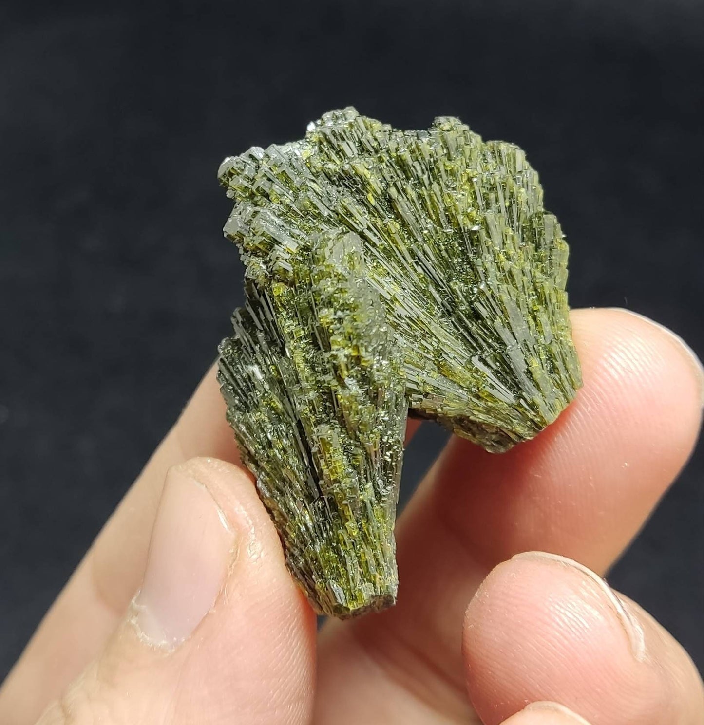 Lusterous Epidote crystals 24 grams