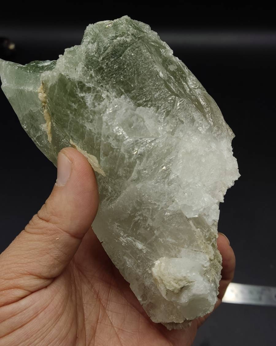 Quartz crystal with byss-olite inclusions 912 grams