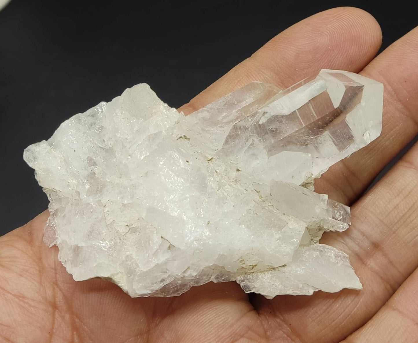 An aesthetic self standing Quartz crystal quartz cluster clear quartz natural quartz terminated quartz 51 grams