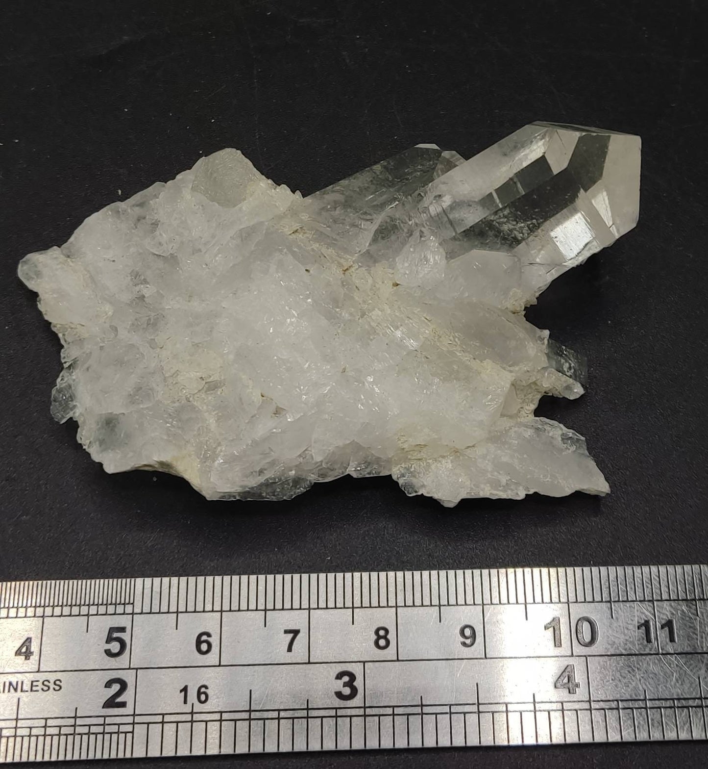 An aesthetic self standing Quartz crystal quartz cluster clear quartz natural quartz terminated quartz 51 grams