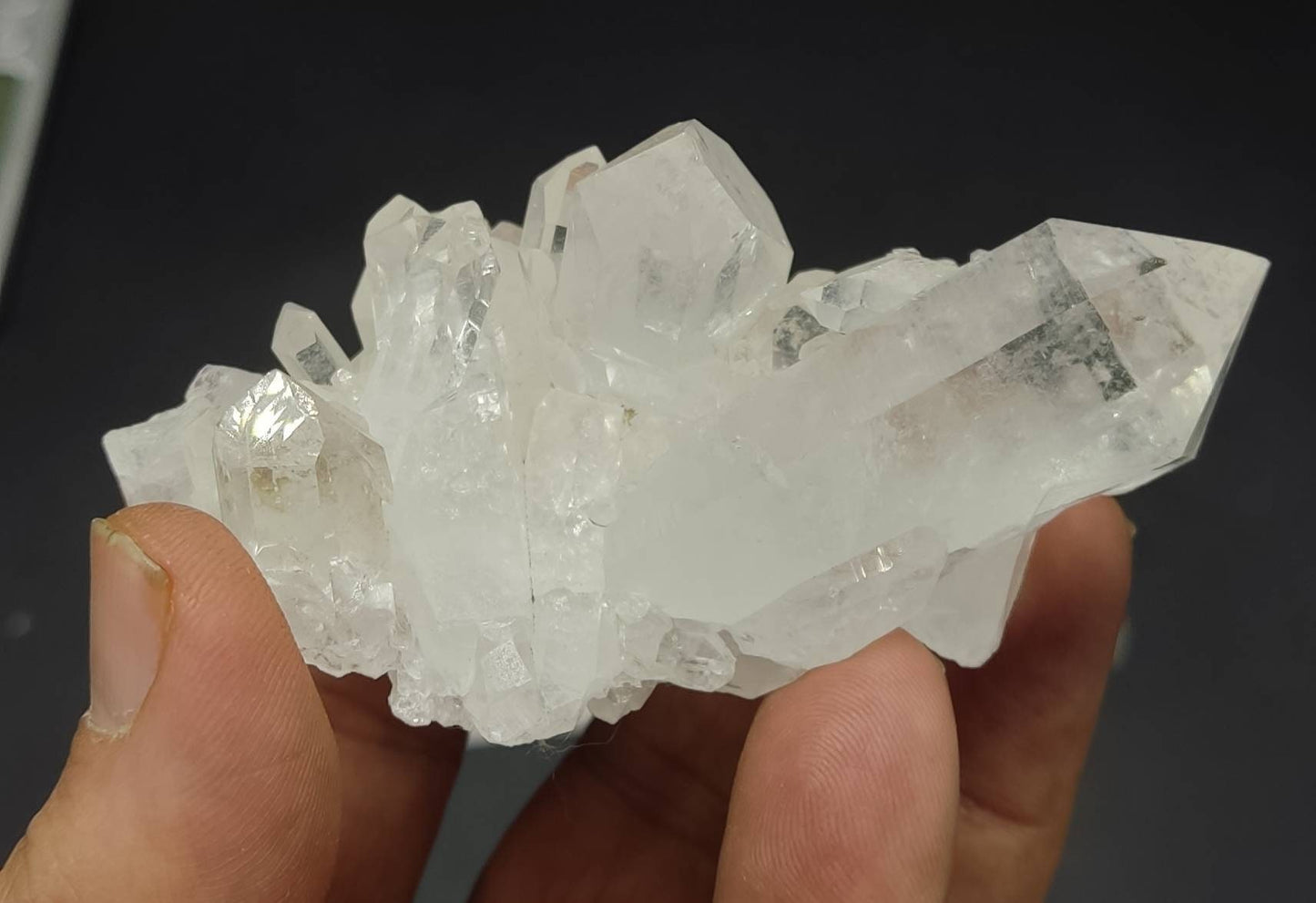 An aesthetic self standing Quartz crystal quartz cluster clear quartz natural quartz terminated quartz 118 grams