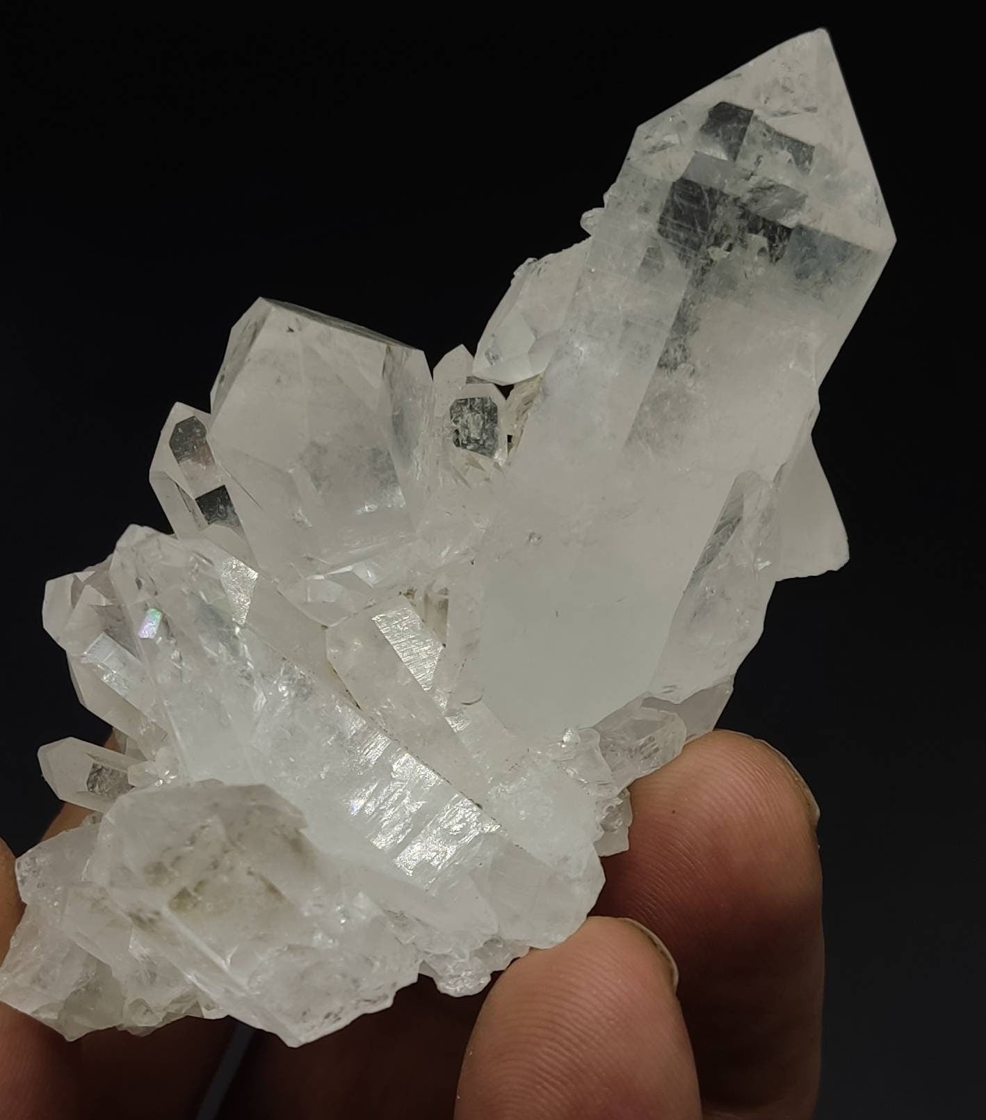 An aesthetic self standing Quartz crystal quartz cluster clear quartz natural quartz terminated quartz 118 grams